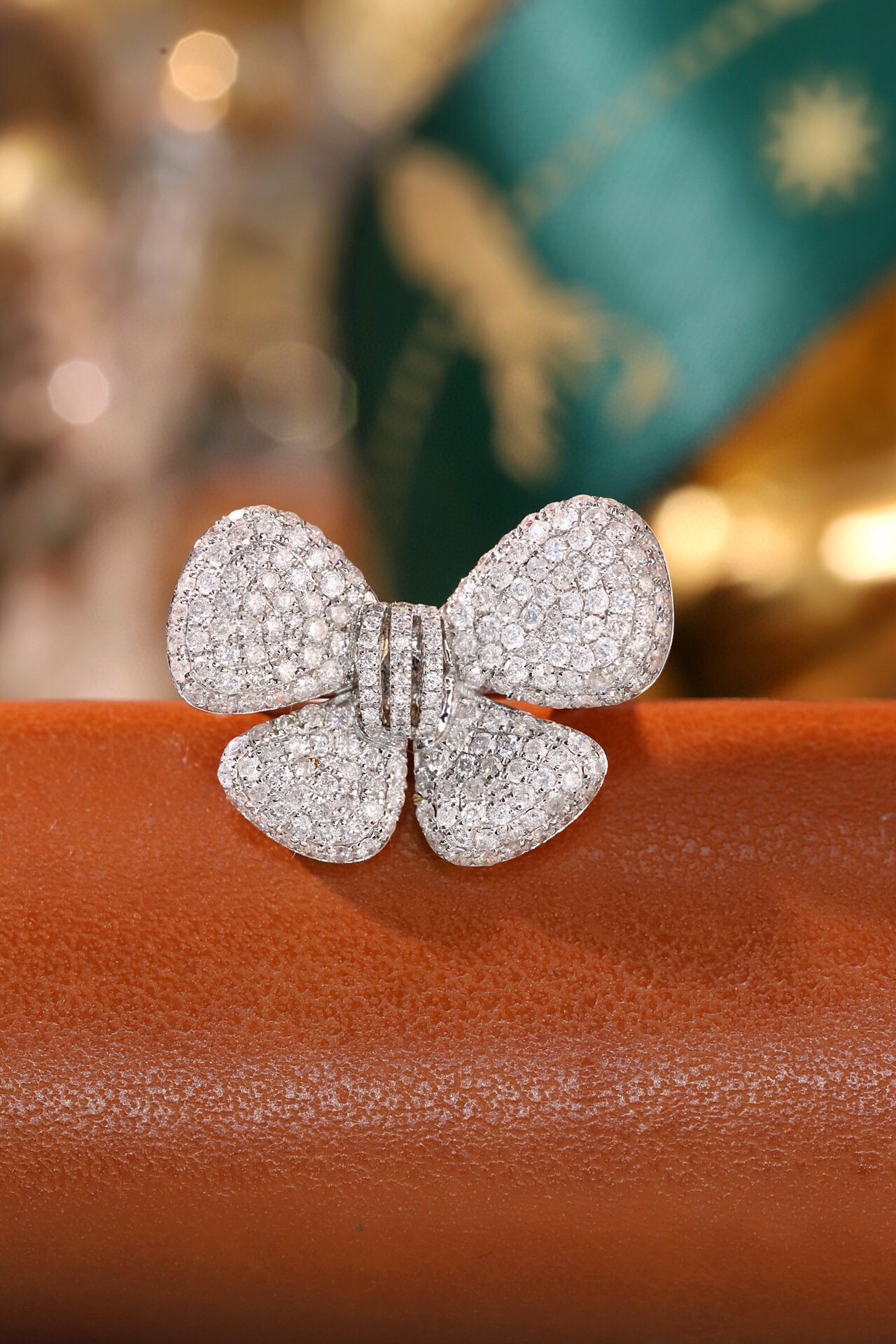 18k Gold Ring, Butterfly Design, Inlaid with 1.20ct Natural Diamond