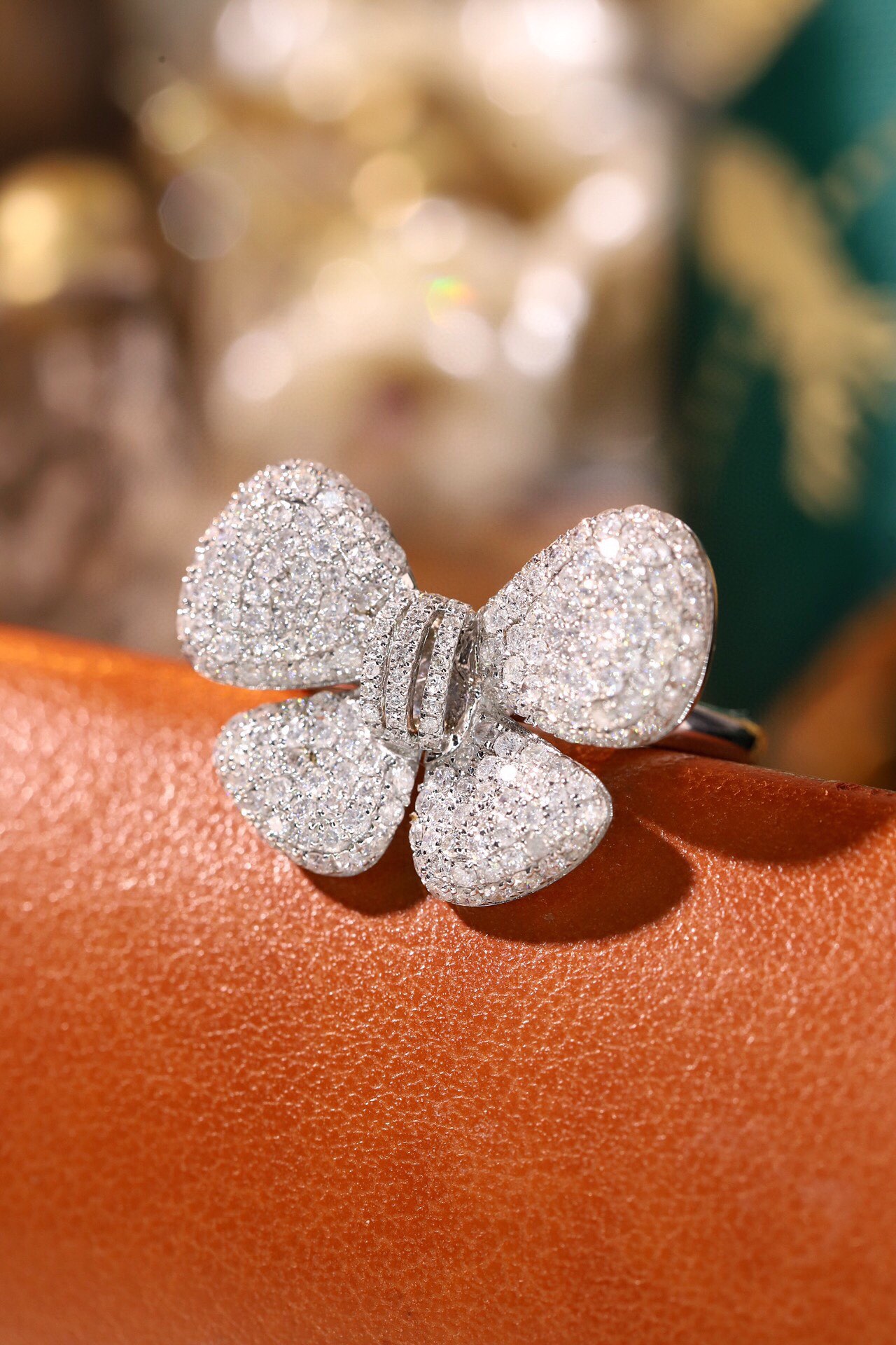 18k Gold Ring, Butterfly Design, Inlaid with 1.20ct Natural Diamond