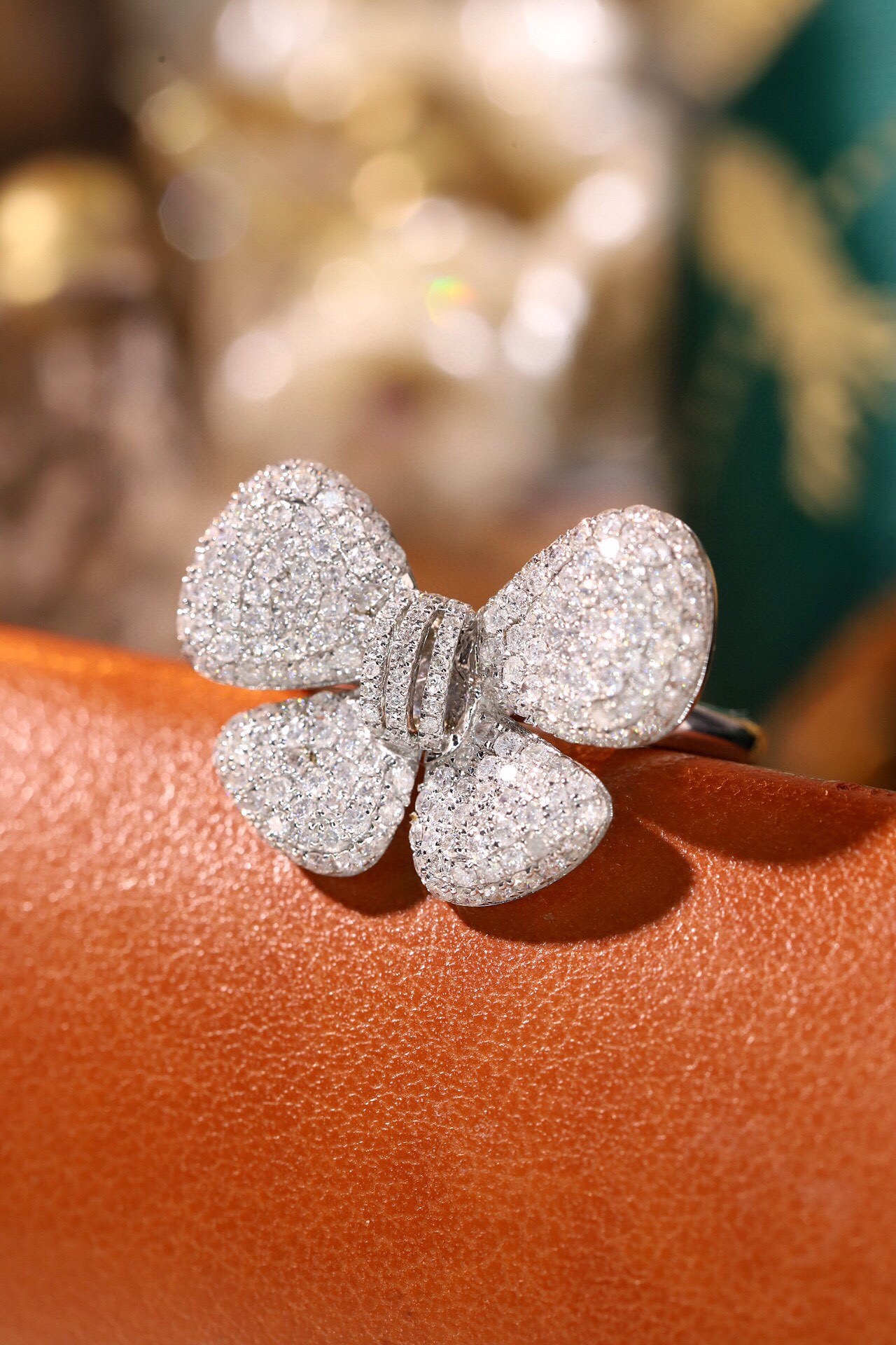 18k Gold Ring, Butterfly Design, Inlaid with 1.20ct Natural Diamond