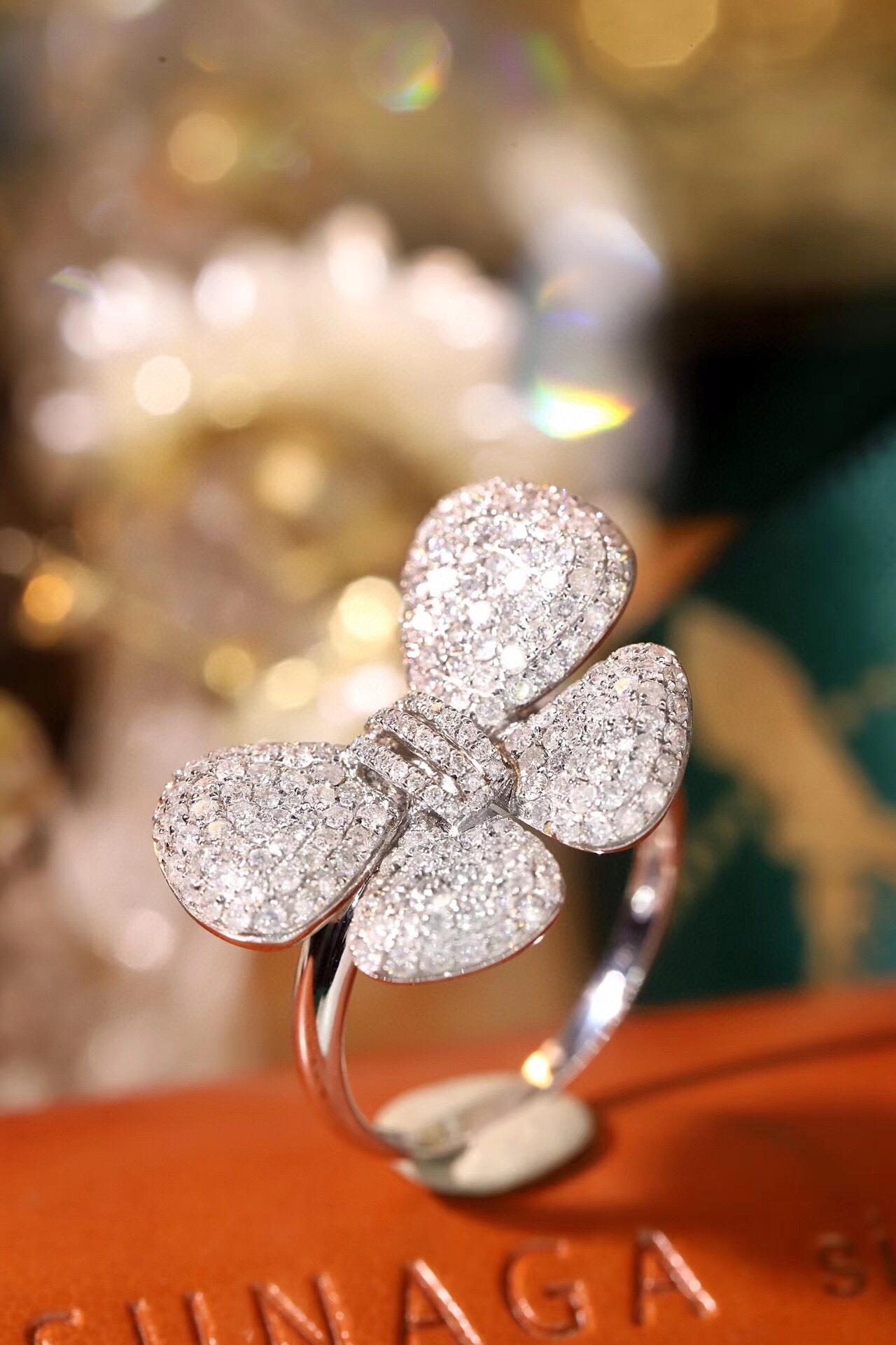 18k Gold Ring, Butterfly Design, Inlaid with 1.20ct Natural Diamond