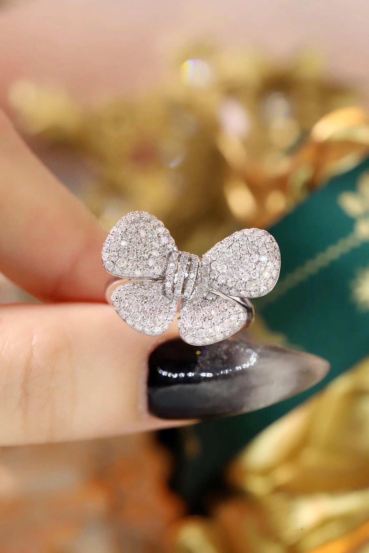 18k Gold Ring, Butterfly Design, Inlaid with 1.20ct Natural Diamond