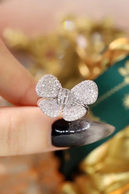 18k Gold Ring, Butterfly Design, Inlaid with 1.20ct Natural Diamond
