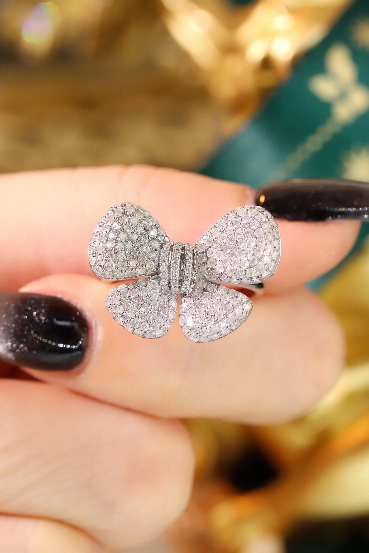 18k Gold Ring, Butterfly Design, Inlaid with 1.20ct Natural Diamond