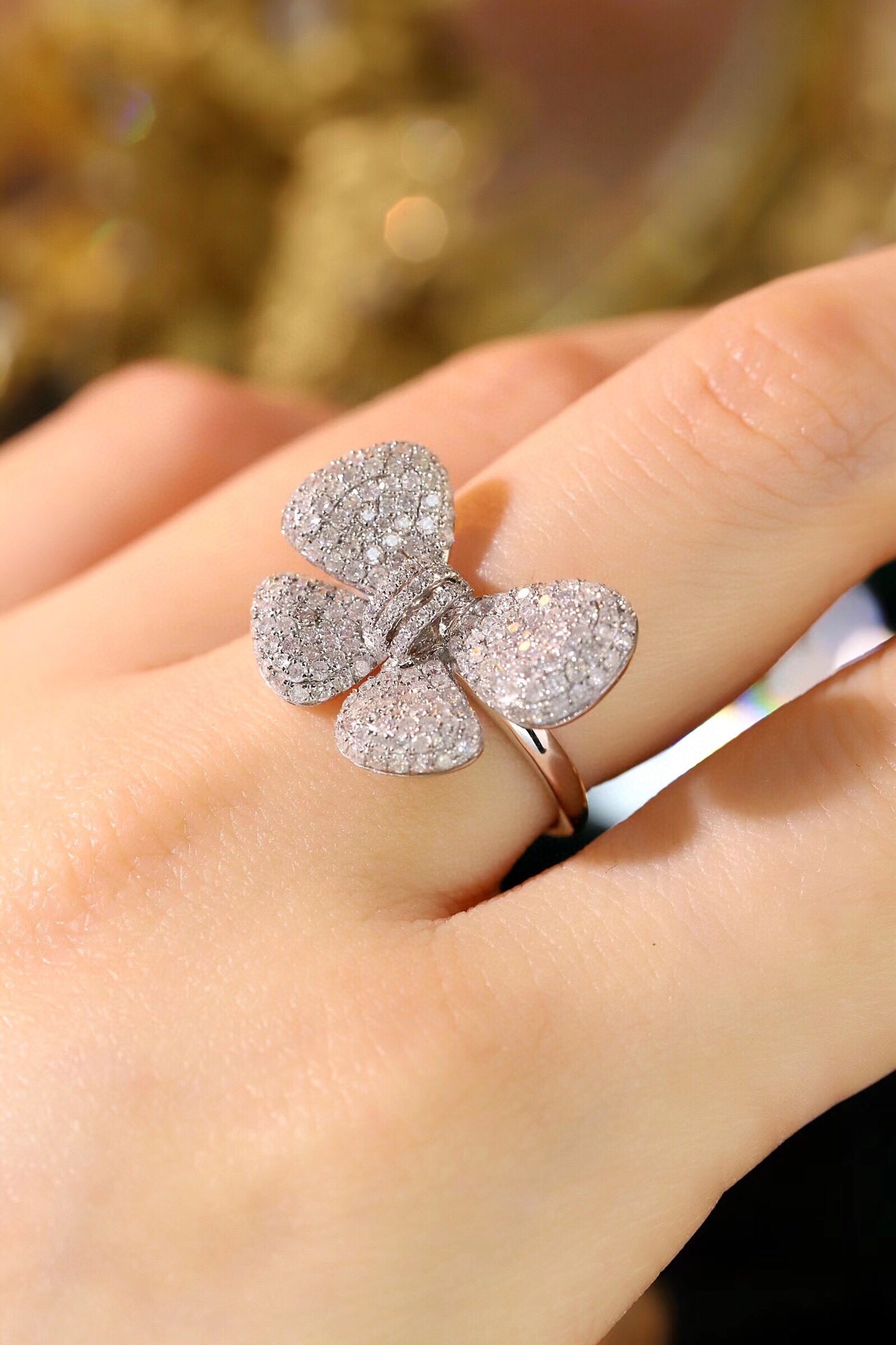 18k Gold Ring, Butterfly Design, Inlaid with 1.20ct Natural Diamond