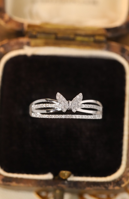 18k Gold Ring, Butterfly Design, Inlaid with 0.15ct Natural Diamond