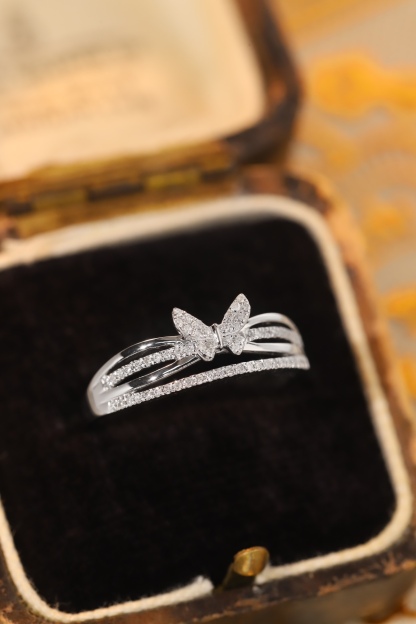 18k Gold Ring, Butterfly Design, Inlaid with 0.15ct Natural Diamond