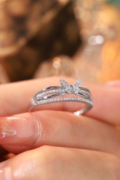 18k Gold Ring, Butterfly Design, Inlaid with 0.15ct Natural Diamond