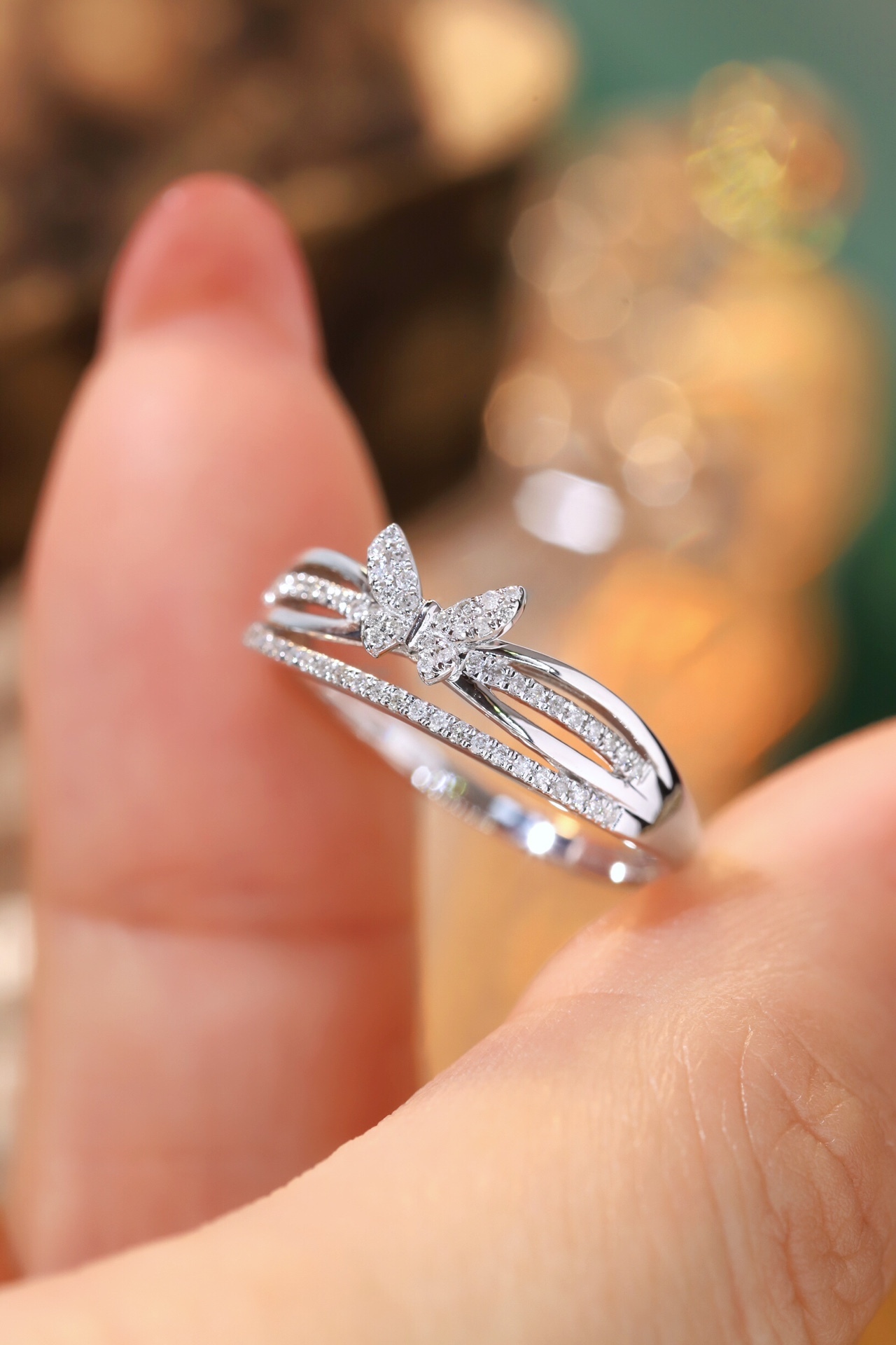 18k Gold Ring, Butterfly Design, Inlaid with 0.15ct Natural Diamond