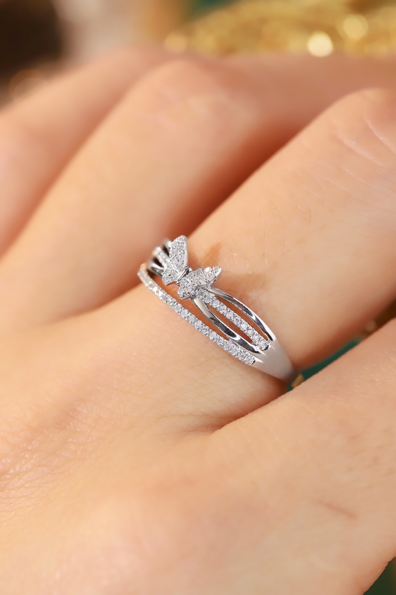 18k Gold Ring, Butterfly Design, Inlaid with 0.15ct Natural Diamond
