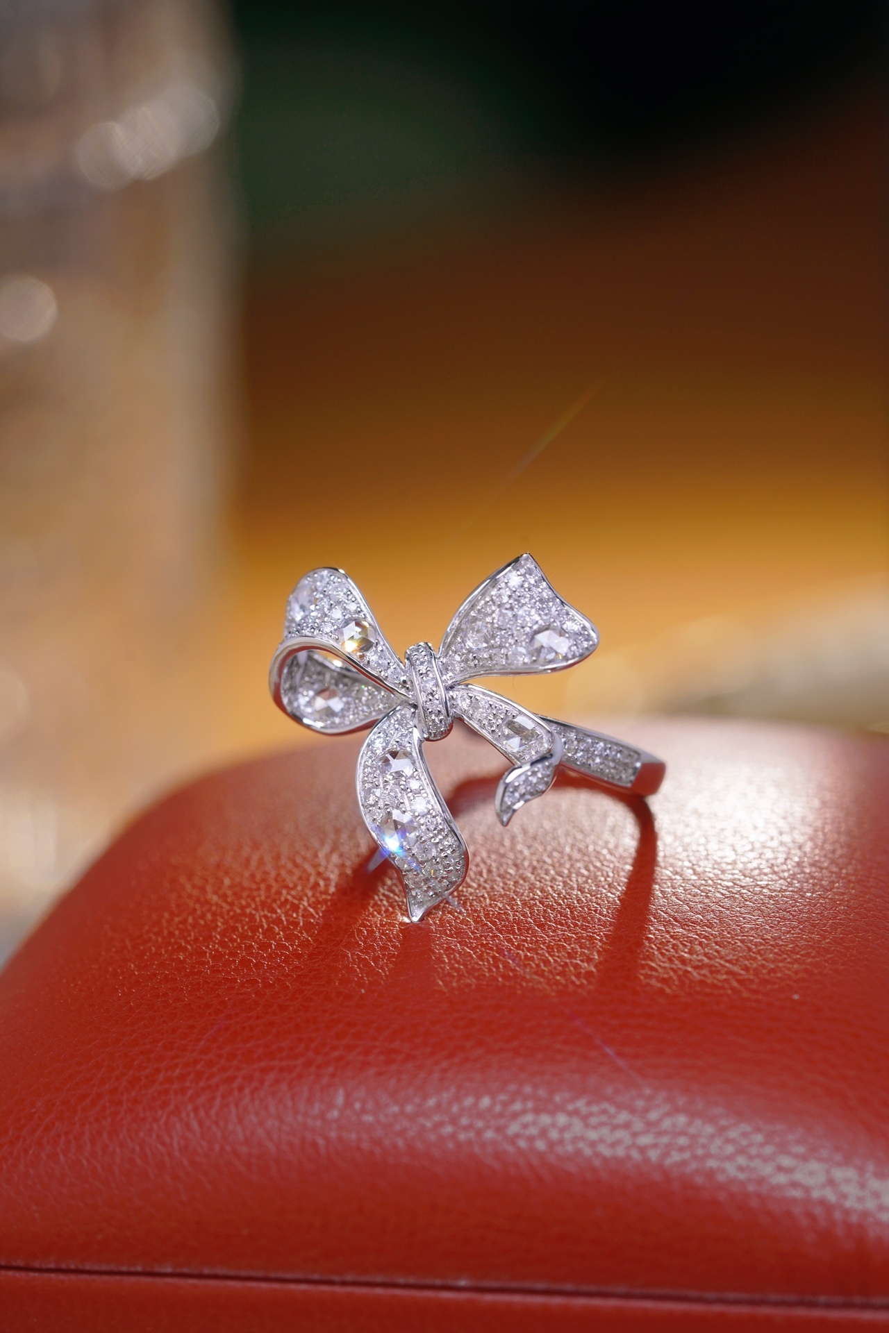 18k gold ring with a bow design, featuring a 0.75ct Rose cut diamond