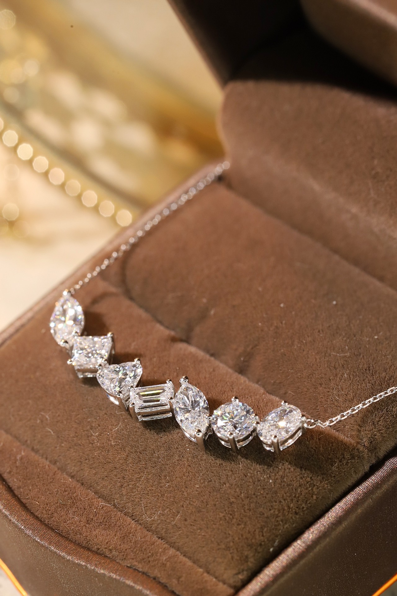 10K gold 3.20-carat laboratory-grown diamond necklace, consisting of various cut diamonds