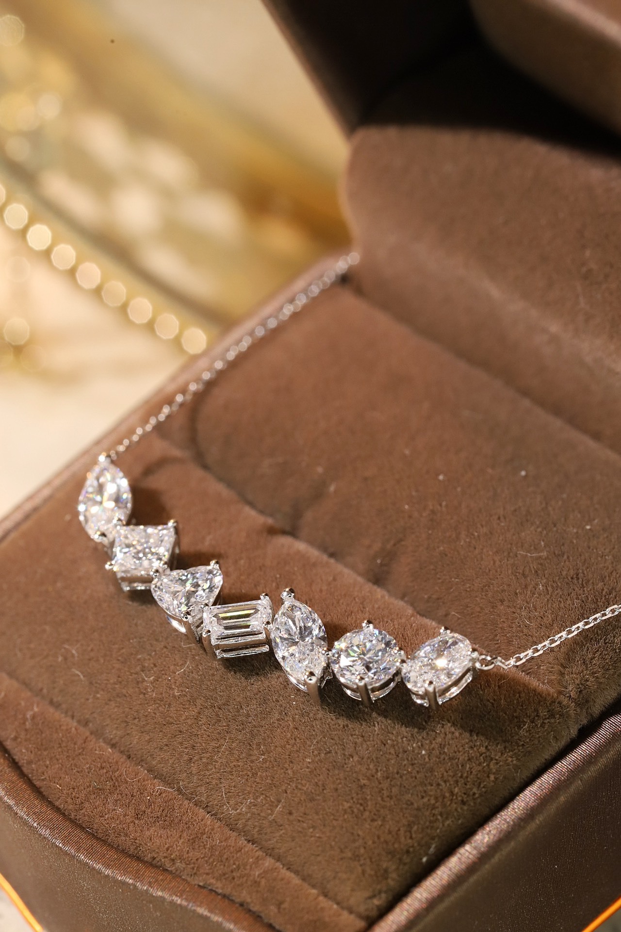 10K gold 3.20-carat laboratory-grown diamond necklace, consisting of various cut diamonds