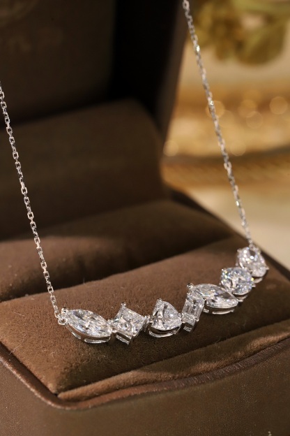 10K gold 3.20-carat laboratory-grown diamond necklace, consisting of various cut diamonds