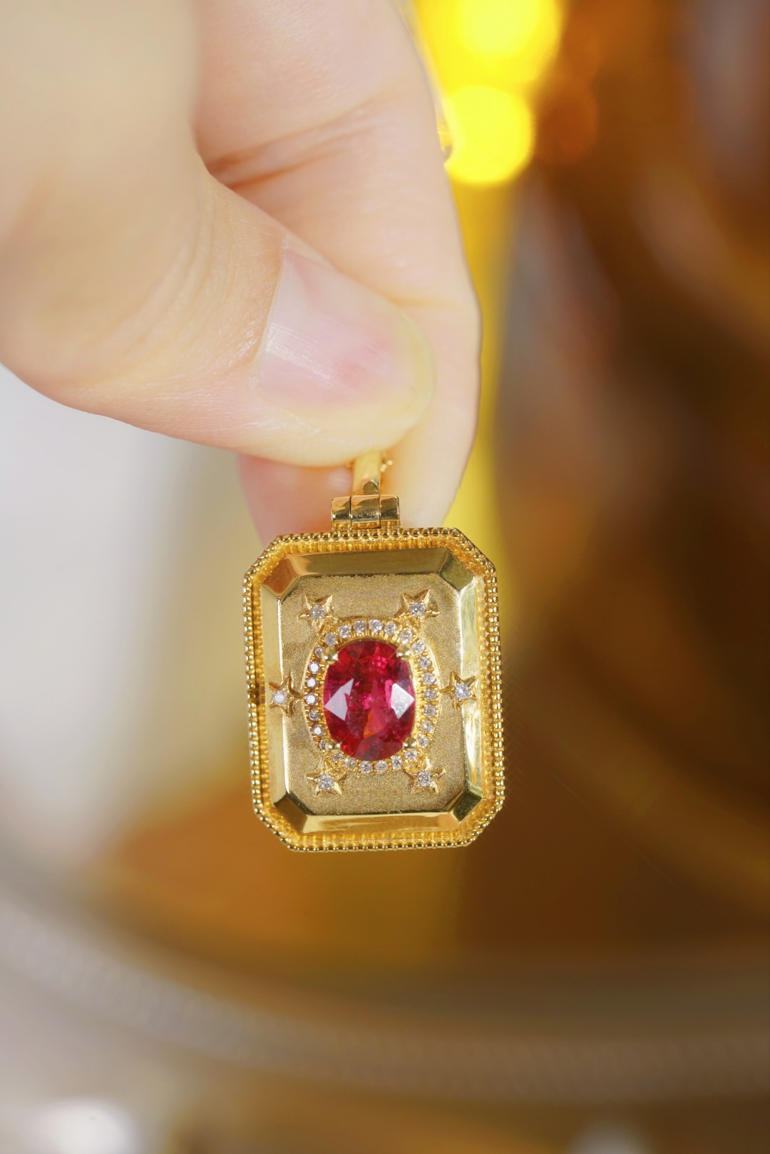 18k gold pendant set with 0.47ct natural ruby and 0.02ct natural diamond (chain not included)