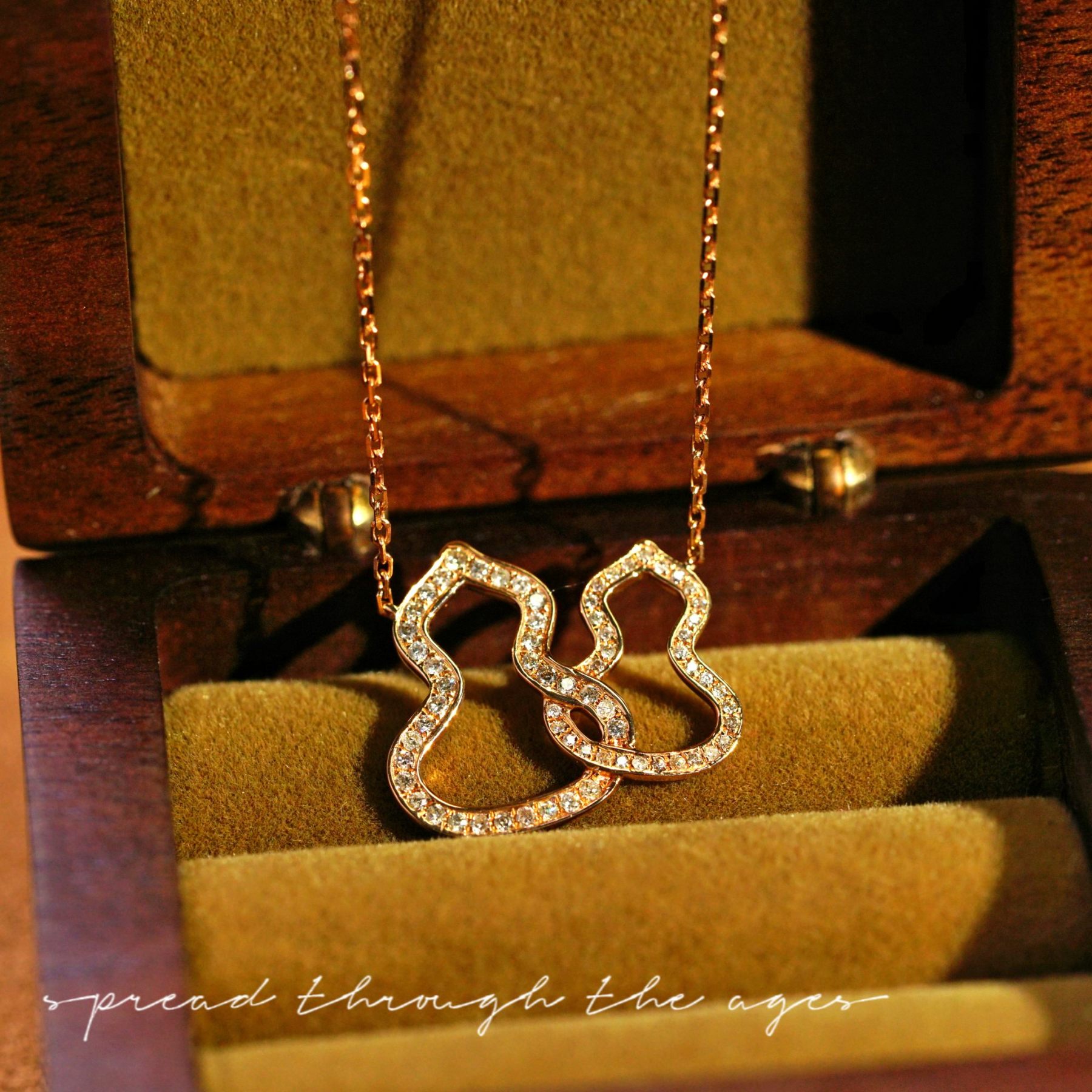 18k Gold Gourd Necklace Set with 0.30ct Natural Diamond