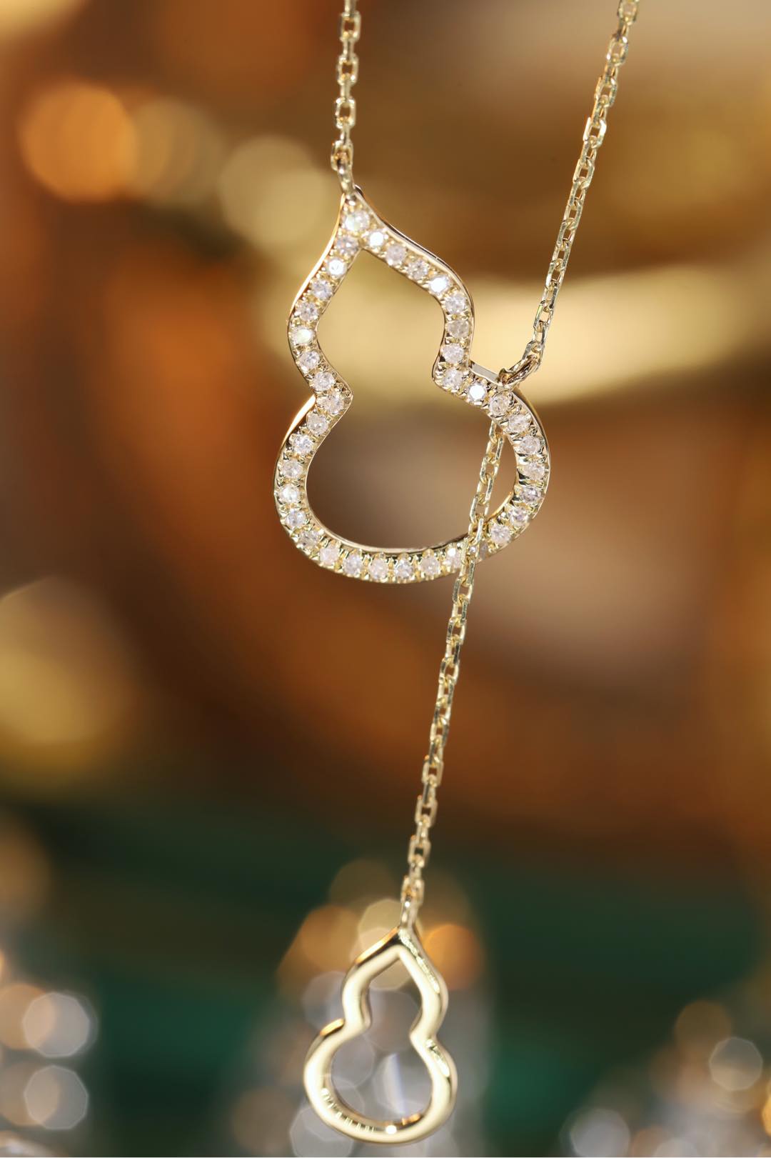 18k Gold Gourd Necklace Set with 0.20ct Natural Diamond
