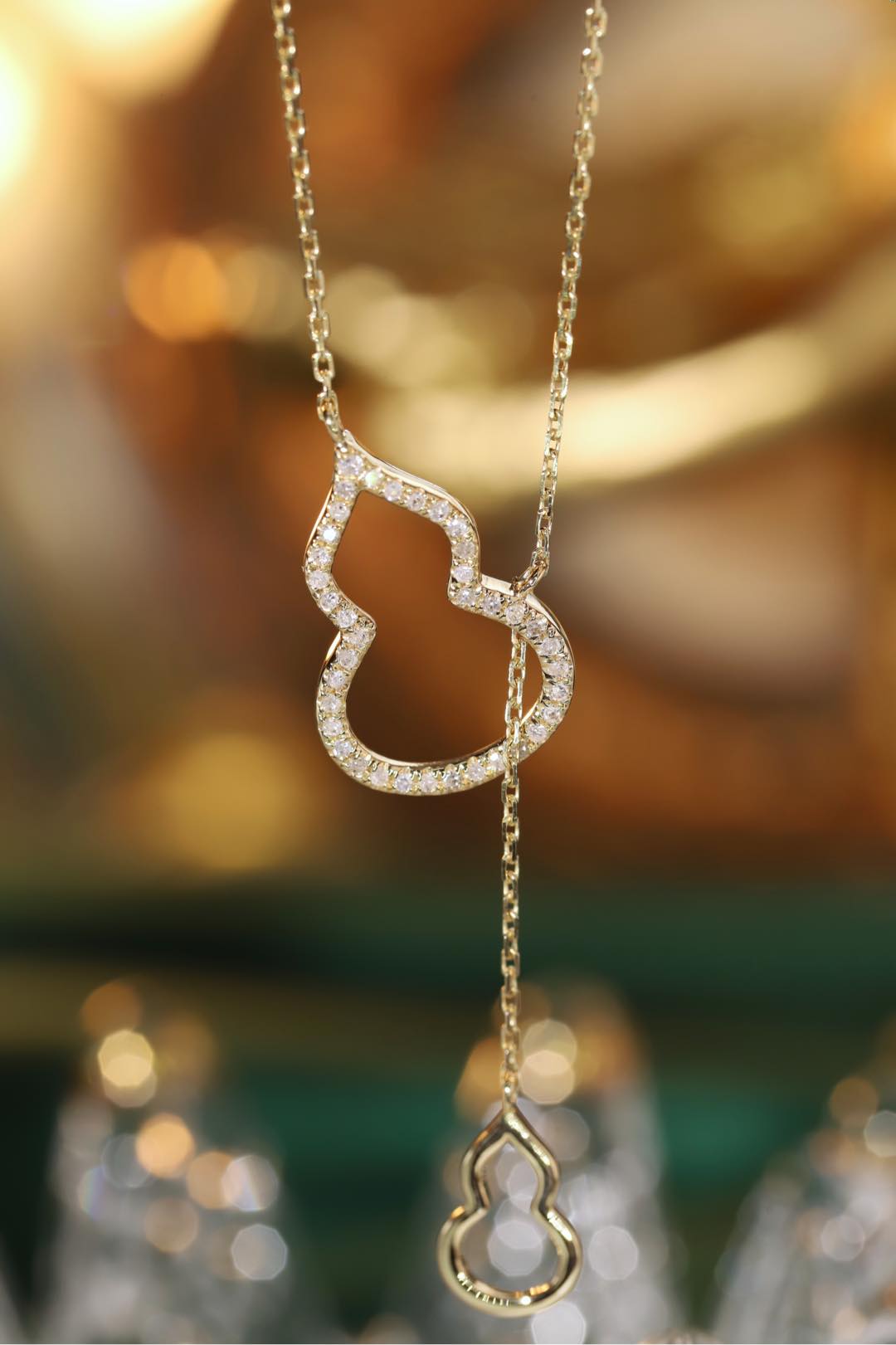 18k Gold Gourd Necklace Set with 0.20ct Natural Diamond