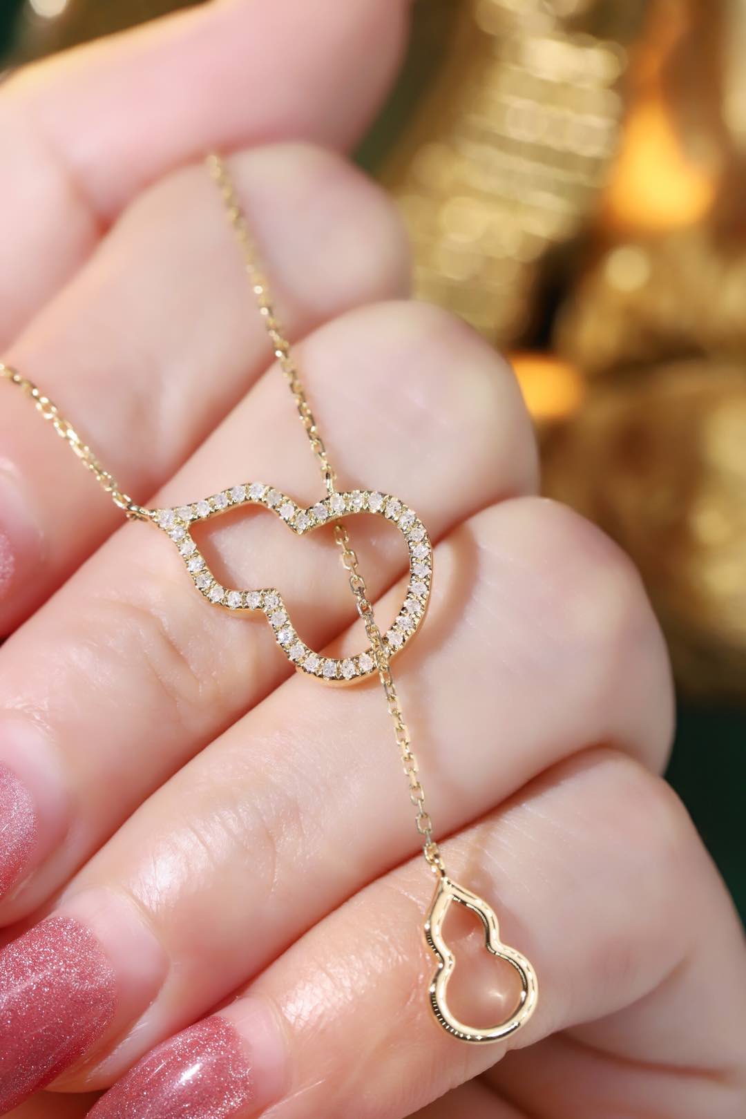 18k Gold Gourd Necklace Set with 0.20ct Natural Diamond