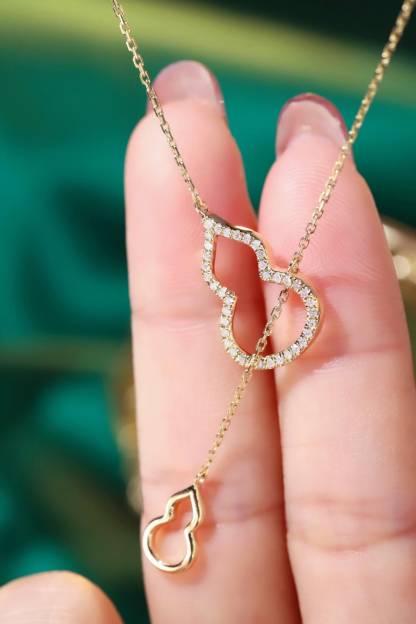 18k Gold Gourd Necklace Set with 0.20ct Natural Diamond