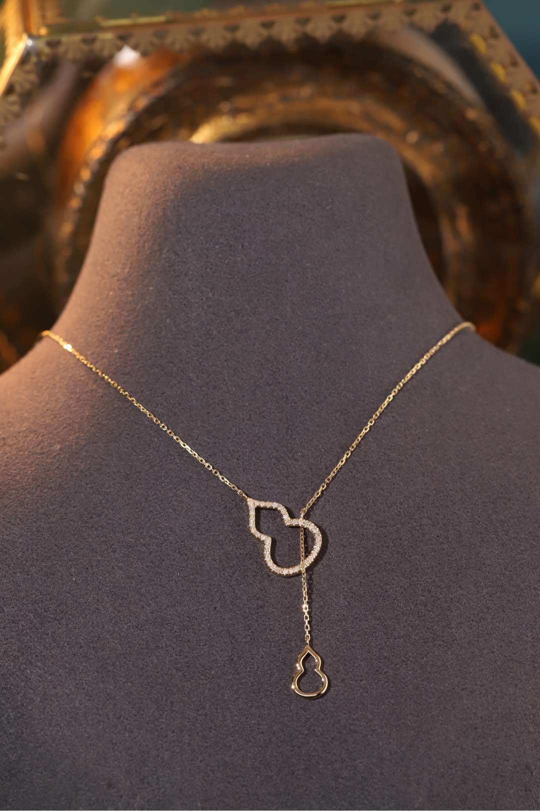 18k Gold Gourd Necklace Set with 0.20ct Natural Diamond