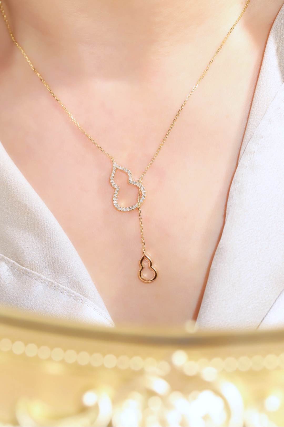 18k Gold Gourd Necklace Set with 0.20ct Natural Diamond