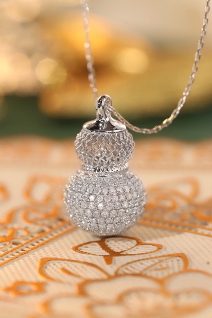 18k Gold Gourd Necklace Set with 1.50ct Natural Diamond