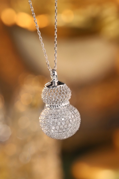 18k Gold Gourd Necklace Set with 1.50ct Natural Diamond