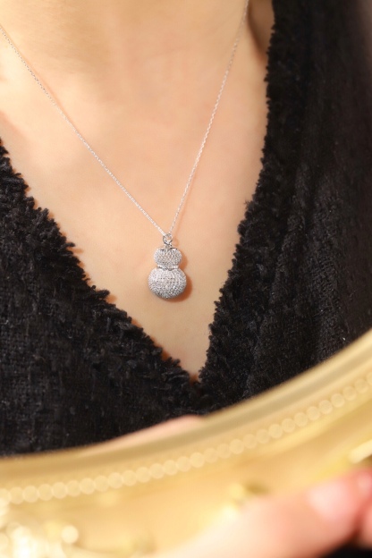 18k Gold Gourd Necklace Set with 1.50ct Natural Diamond