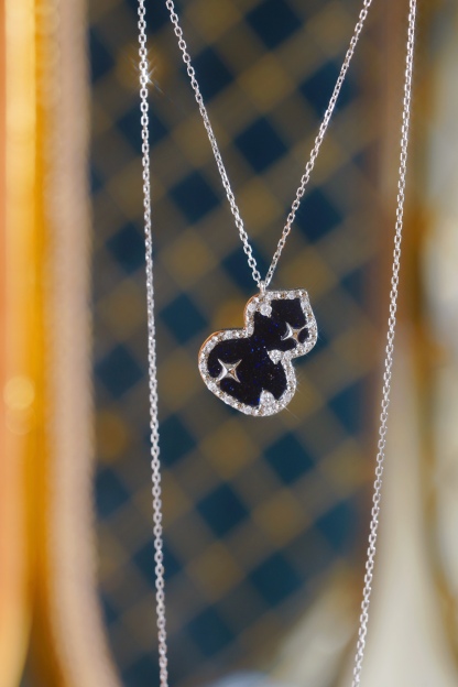 18k Gold Gourd Necklace Set with 0.15ct Natural Diamond