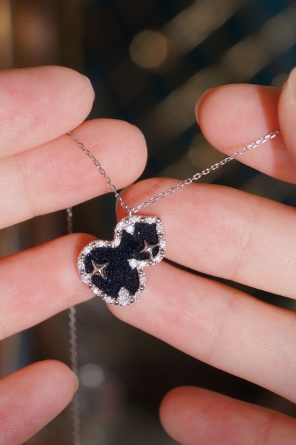 18k Gold Gourd Necklace Set with 0.15ct Natural Diamond