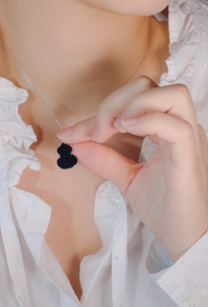 18k Gold Gourd Necklace Set with 0.15ct Natural Diamond