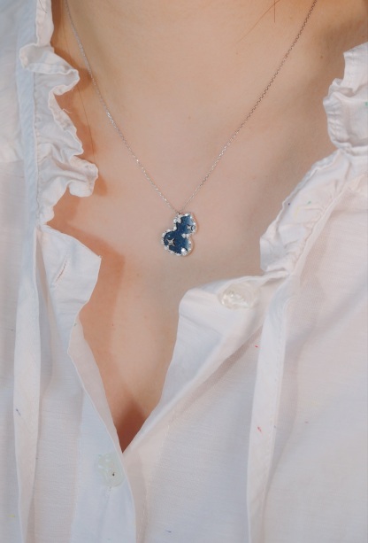 18k Gold Gourd Necklace Set with 0.15ct Natural Diamond