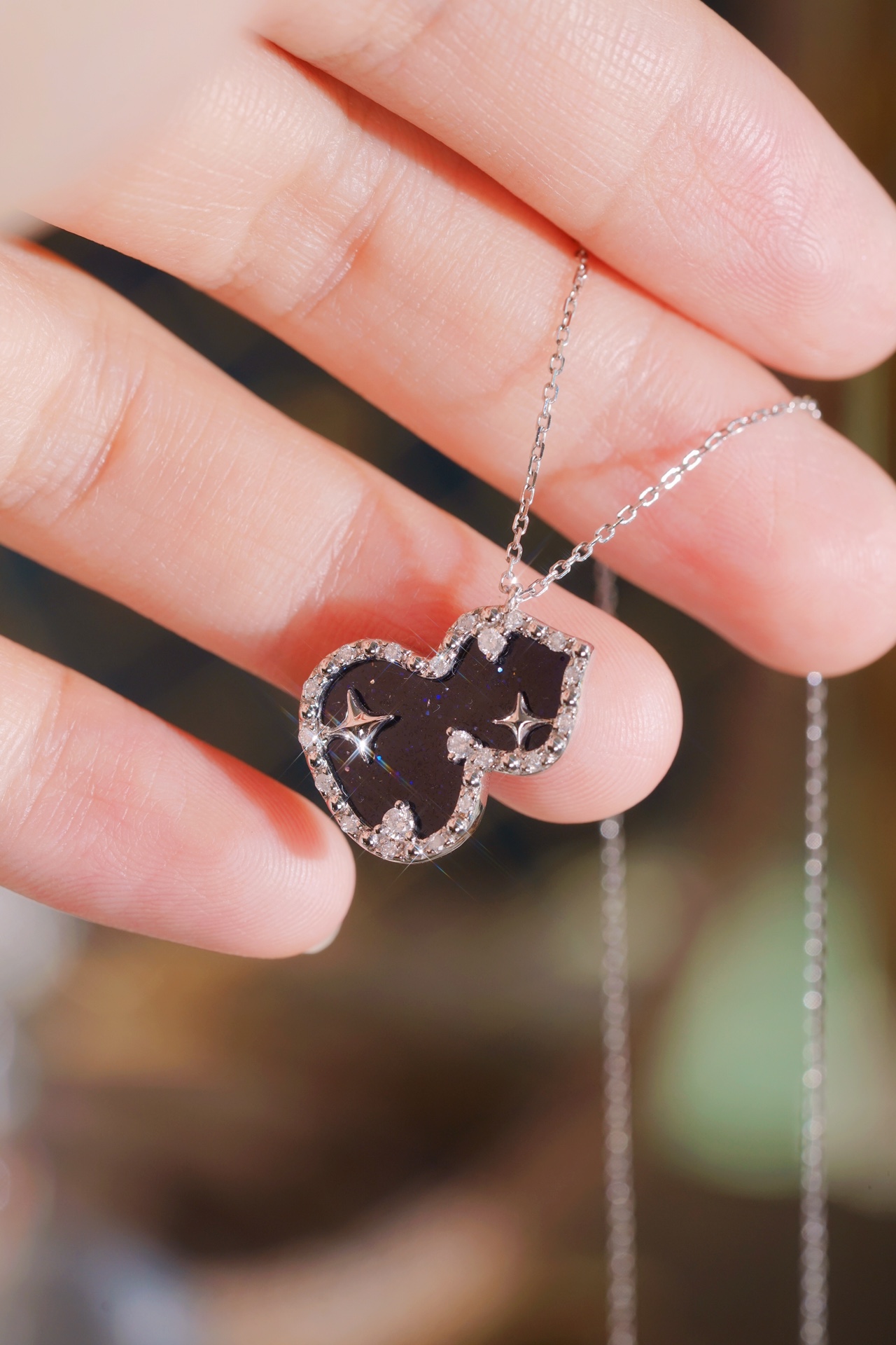 18k Gold Gourd Necklace Set with 0.15ct Natural Diamond