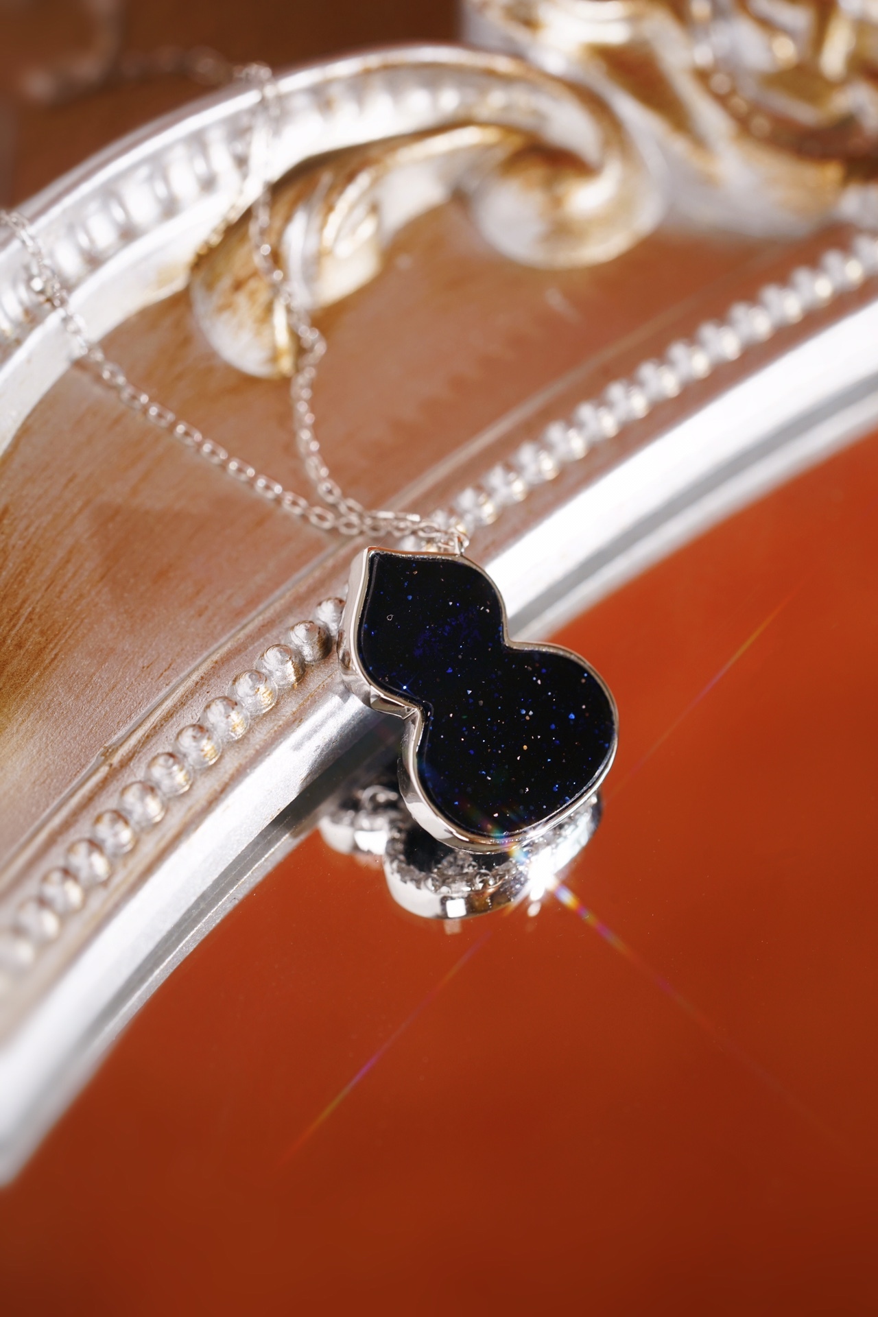 18k Gold Gourd Necklace Set with 0.15ct Natural Diamond