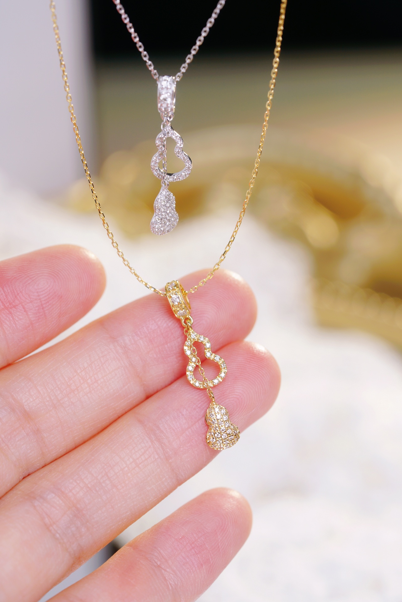18k Gold Gourd Necklace Set with 0.20ct Natural Diamond