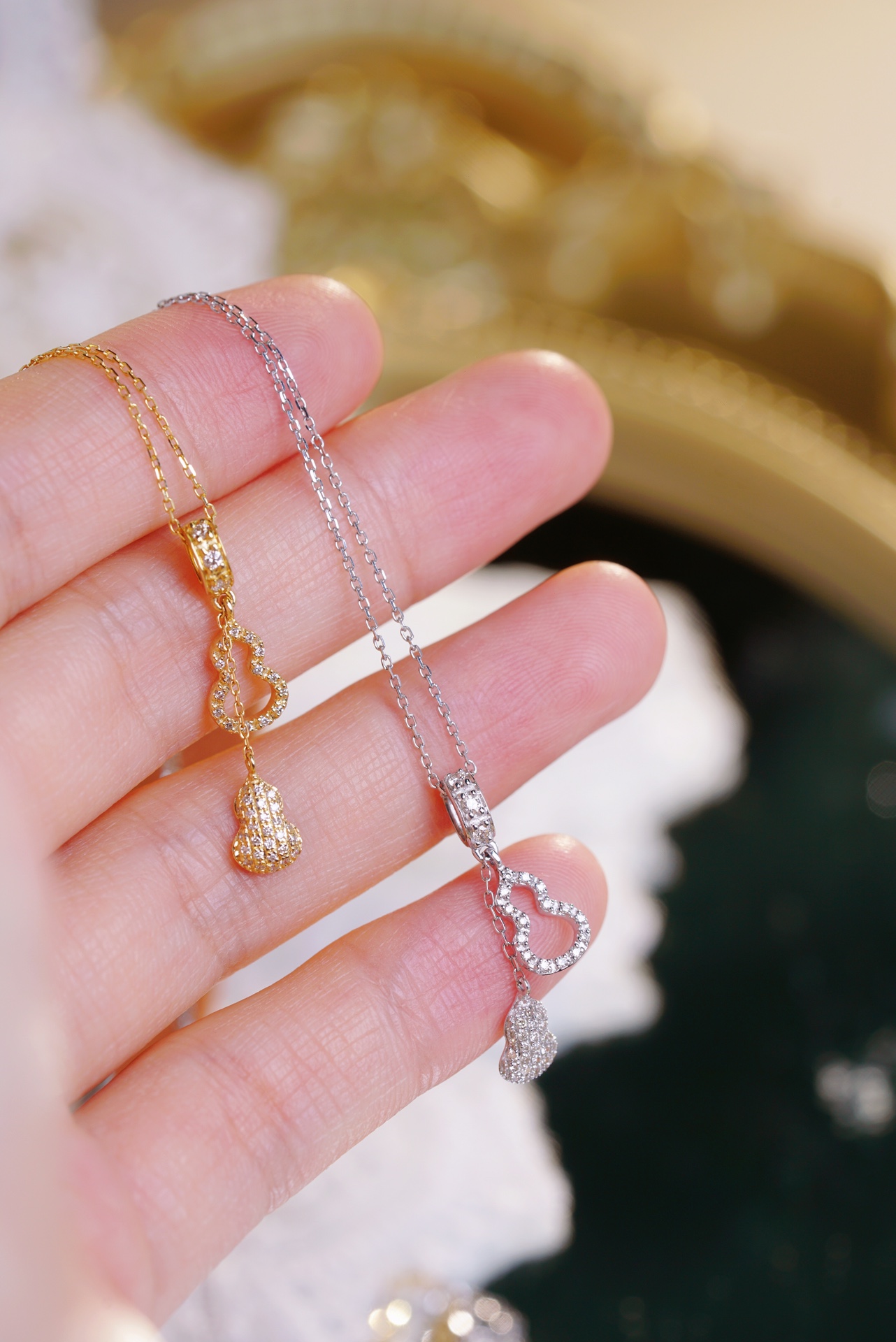 18k Gold Gourd Necklace Set with 0.20ct Natural Diamond