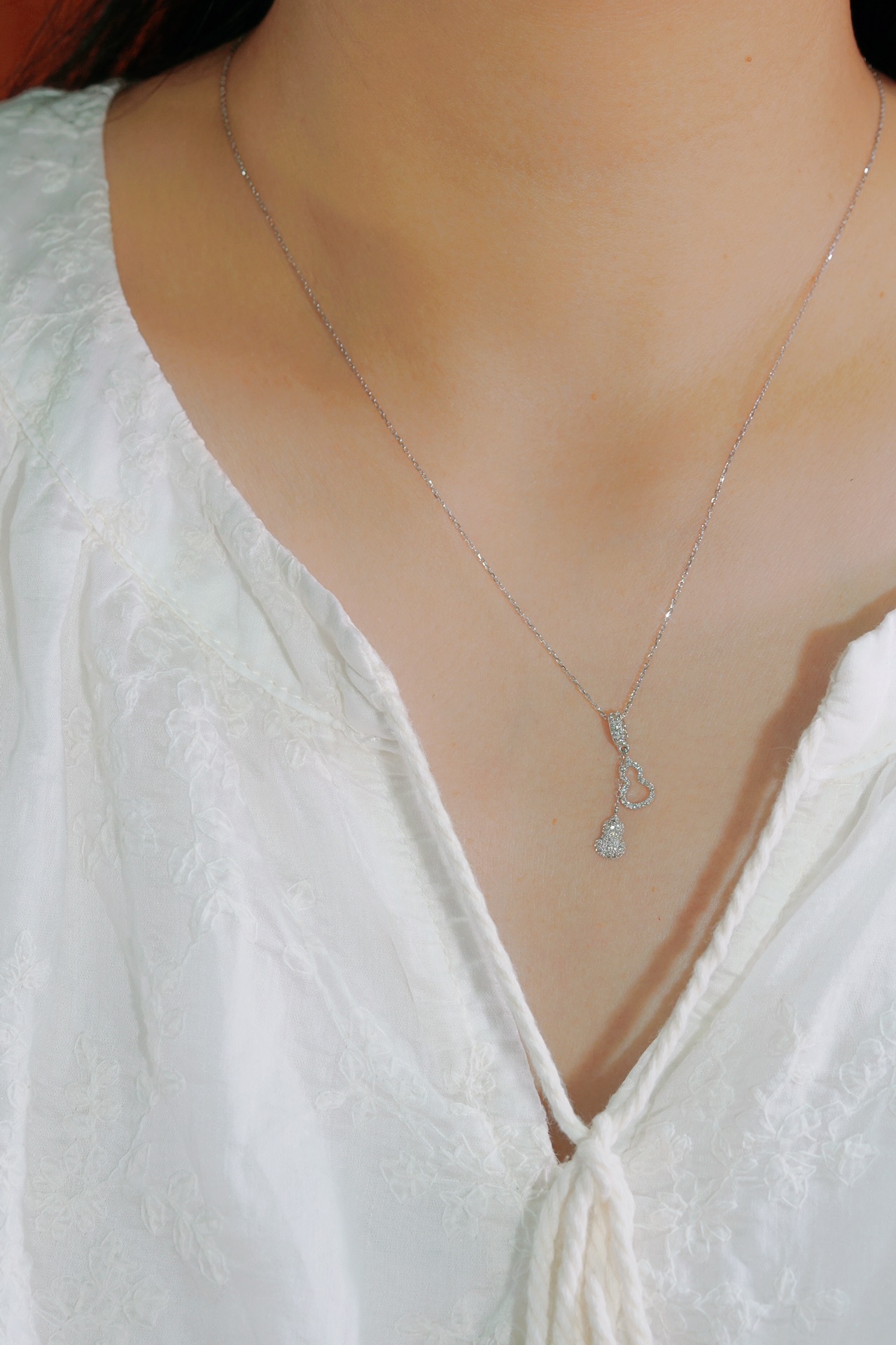 18k Gold Gourd Necklace Set with 0.20ct Natural Diamond