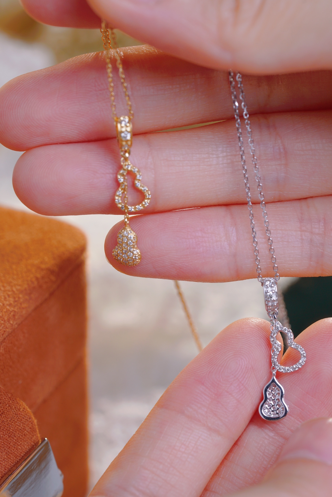 18k Gold Gourd Necklace Set with 0.20ct Natural Diamond