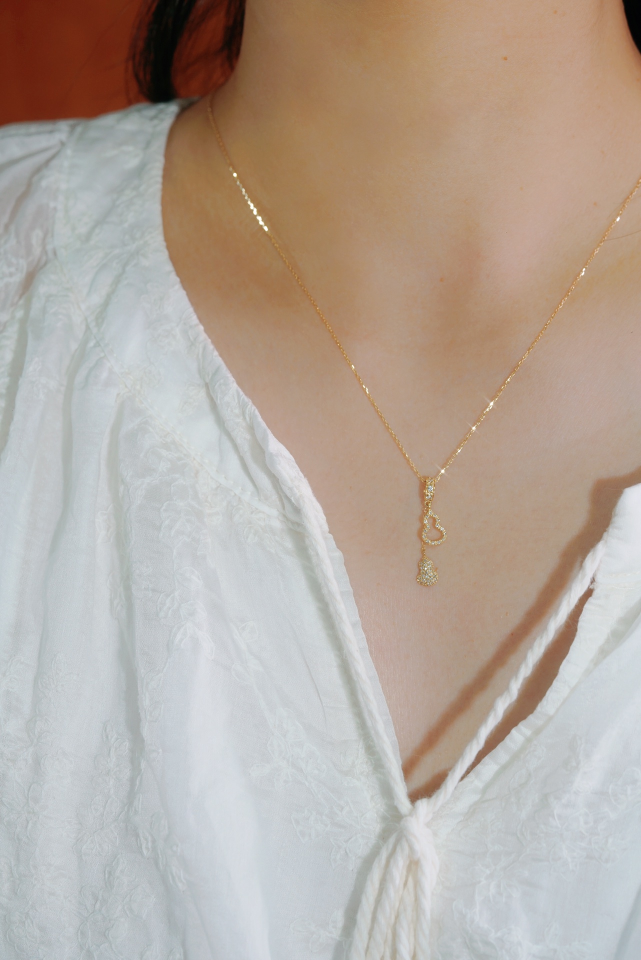 18k Gold Gourd Necklace Set with 0.20ct Natural Diamond