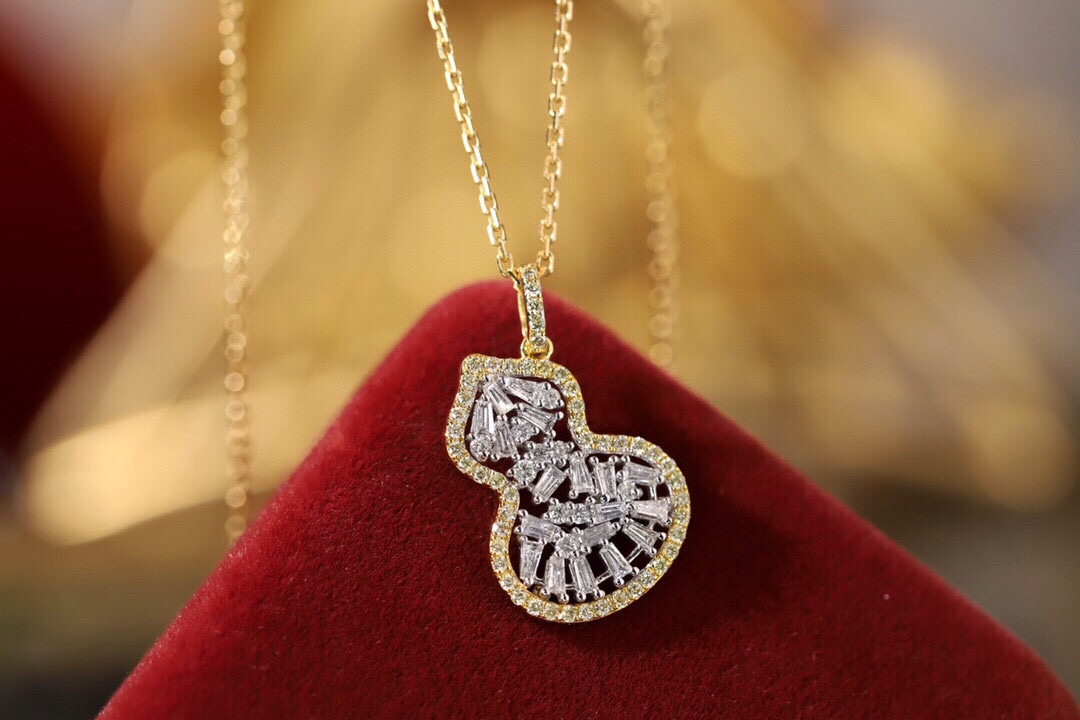 18k Gold Gourd Necklace Set with 0.55ct Natural Diamond