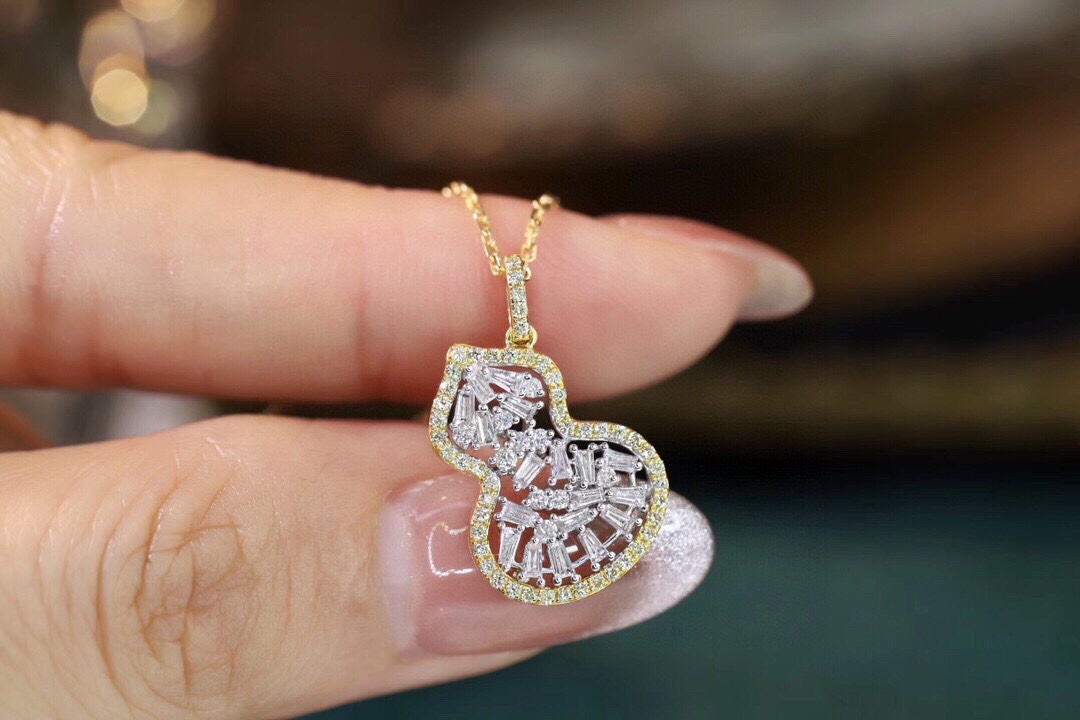 18k Gold Gourd Necklace Set with 0.55ct Natural Diamond