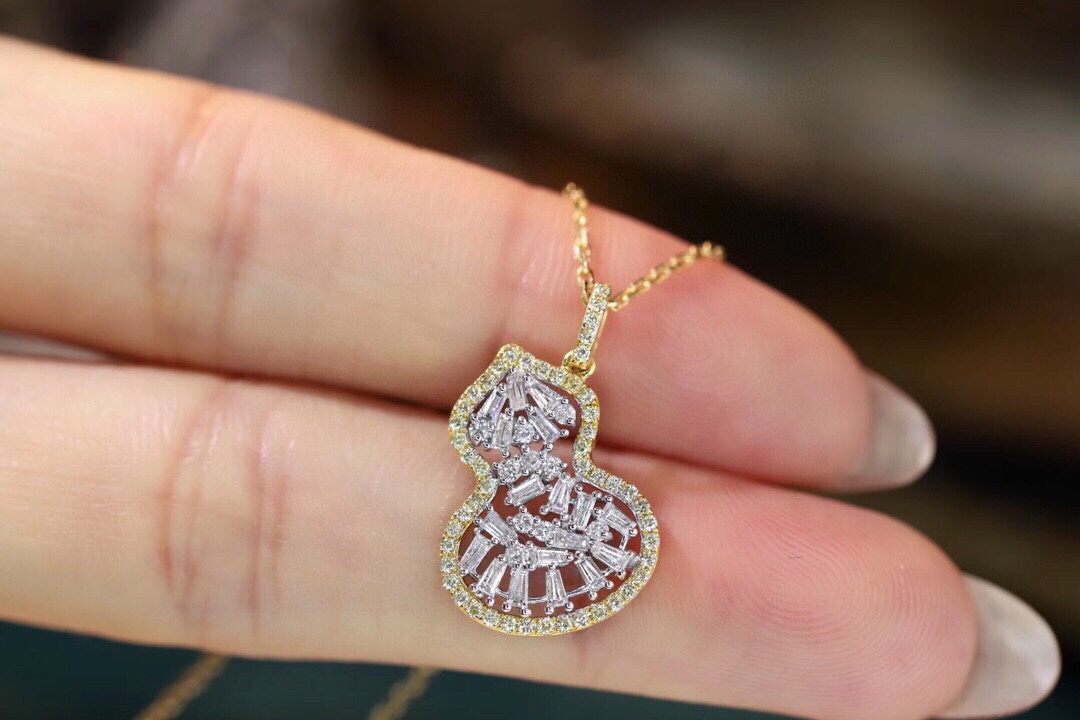 18k Gold Gourd Necklace Set with 0.55ct Natural Diamond