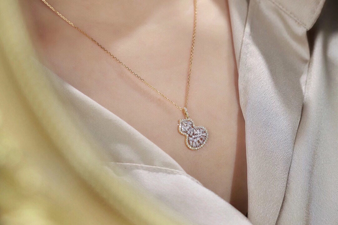 18k Gold Gourd Necklace Set with 0.55ct Natural Diamond
