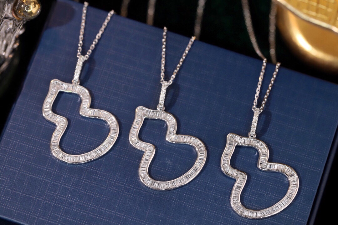 18k Gold Gourd Necklace Set with 0.80ct Natural Diamond