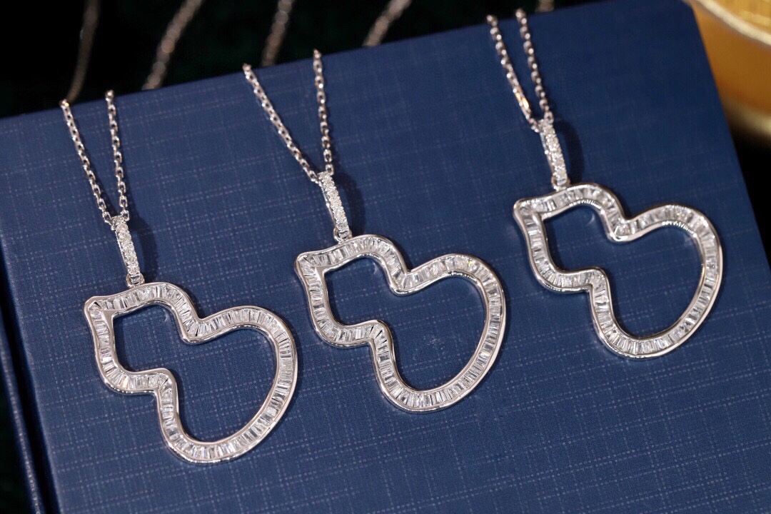 18k Gold Gourd Necklace Set with 0.80ct Natural Diamond