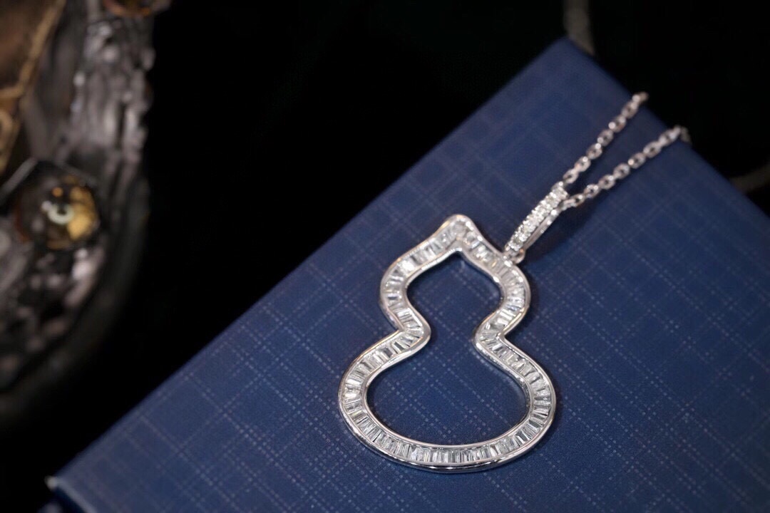 18k Gold Gourd Necklace Set with 0.80ct Natural Diamond