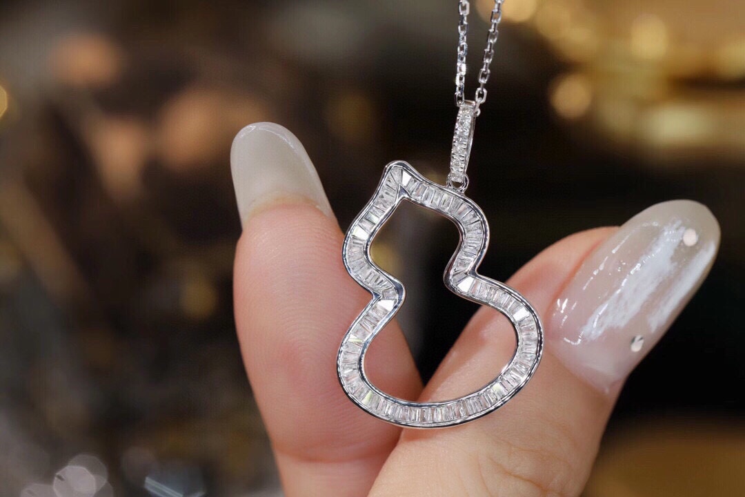 18k Gold Gourd Necklace Set with 0.80ct Natural Diamond