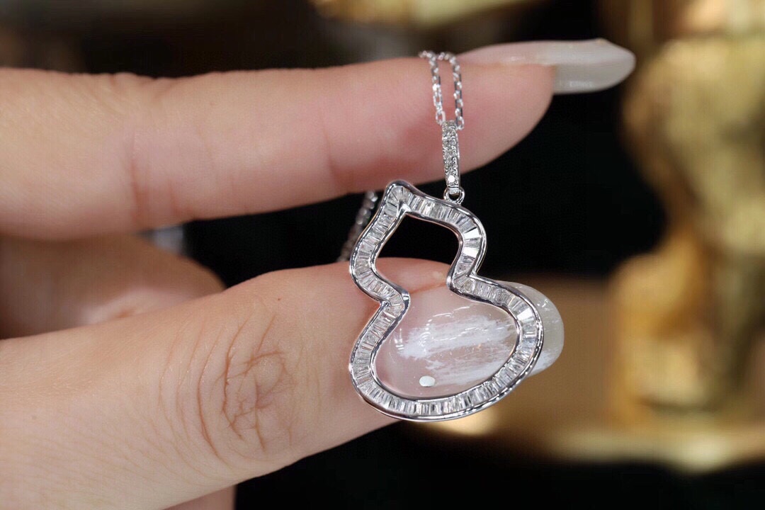 18k Gold Gourd Necklace Set with 0.80ct Natural Diamond