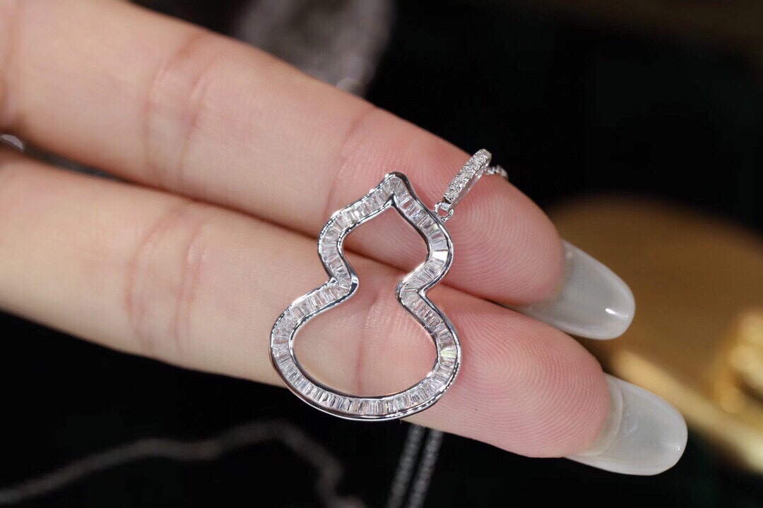 18k Gold Gourd Necklace Set with 0.80ct Natural Diamond