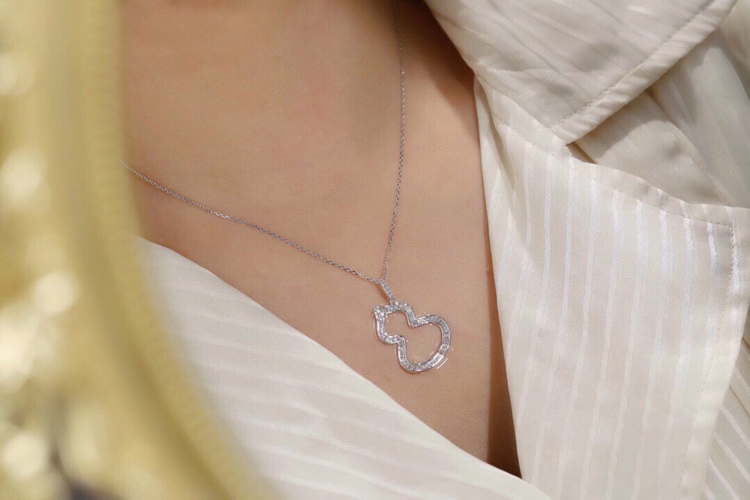 18k Gold Gourd Necklace Set with 0.80ct Natural Diamond